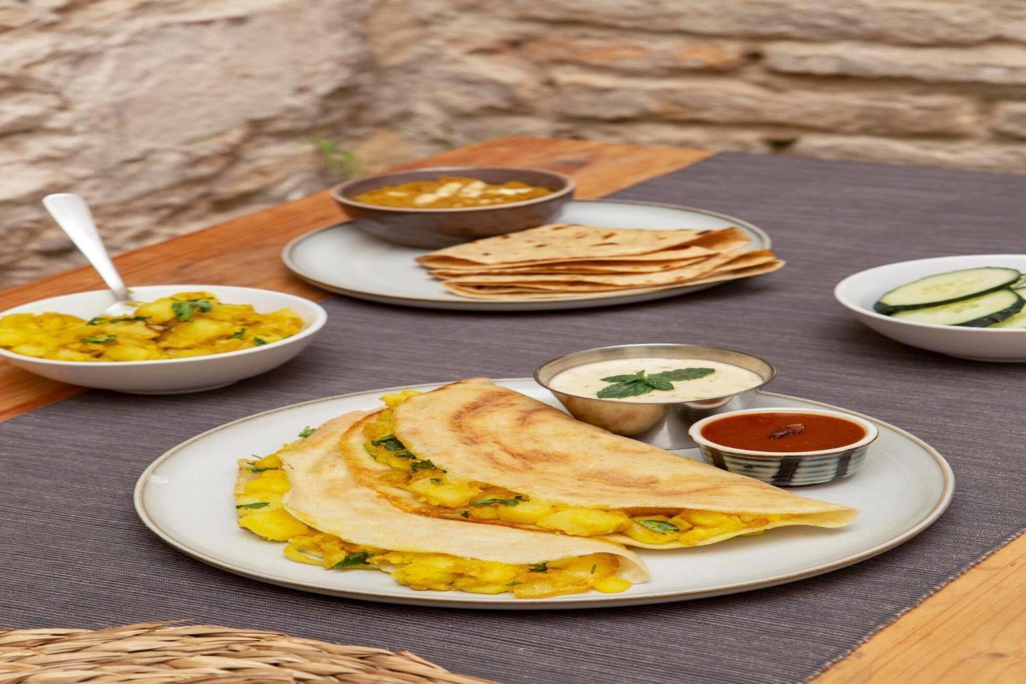 Hotel Fabhotel Moon Light Near Yashobhoomi Convention Centre 3*