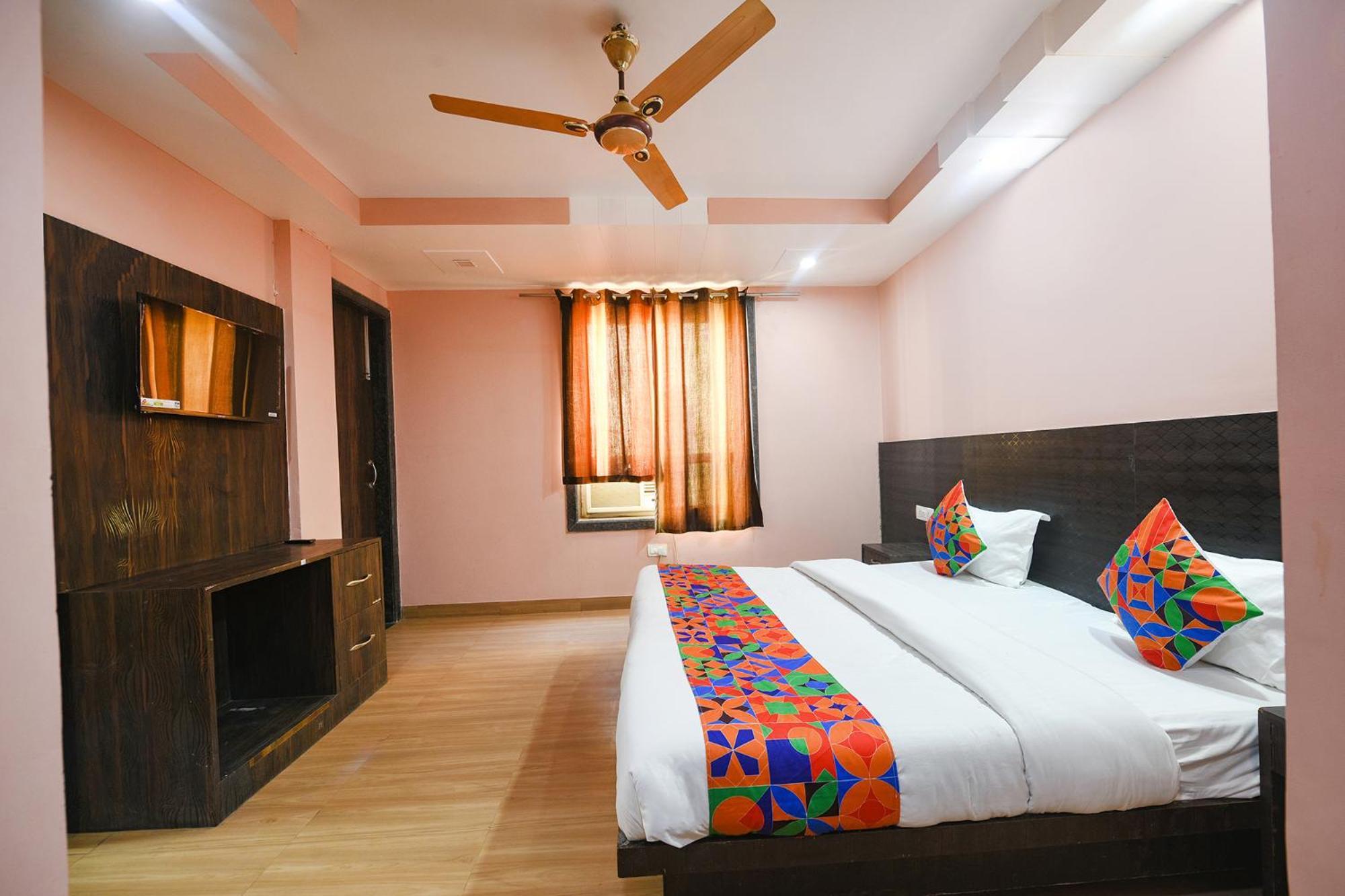 Fabhotel Moon Light Near Yashobhoomi Convention Centre New Delhi