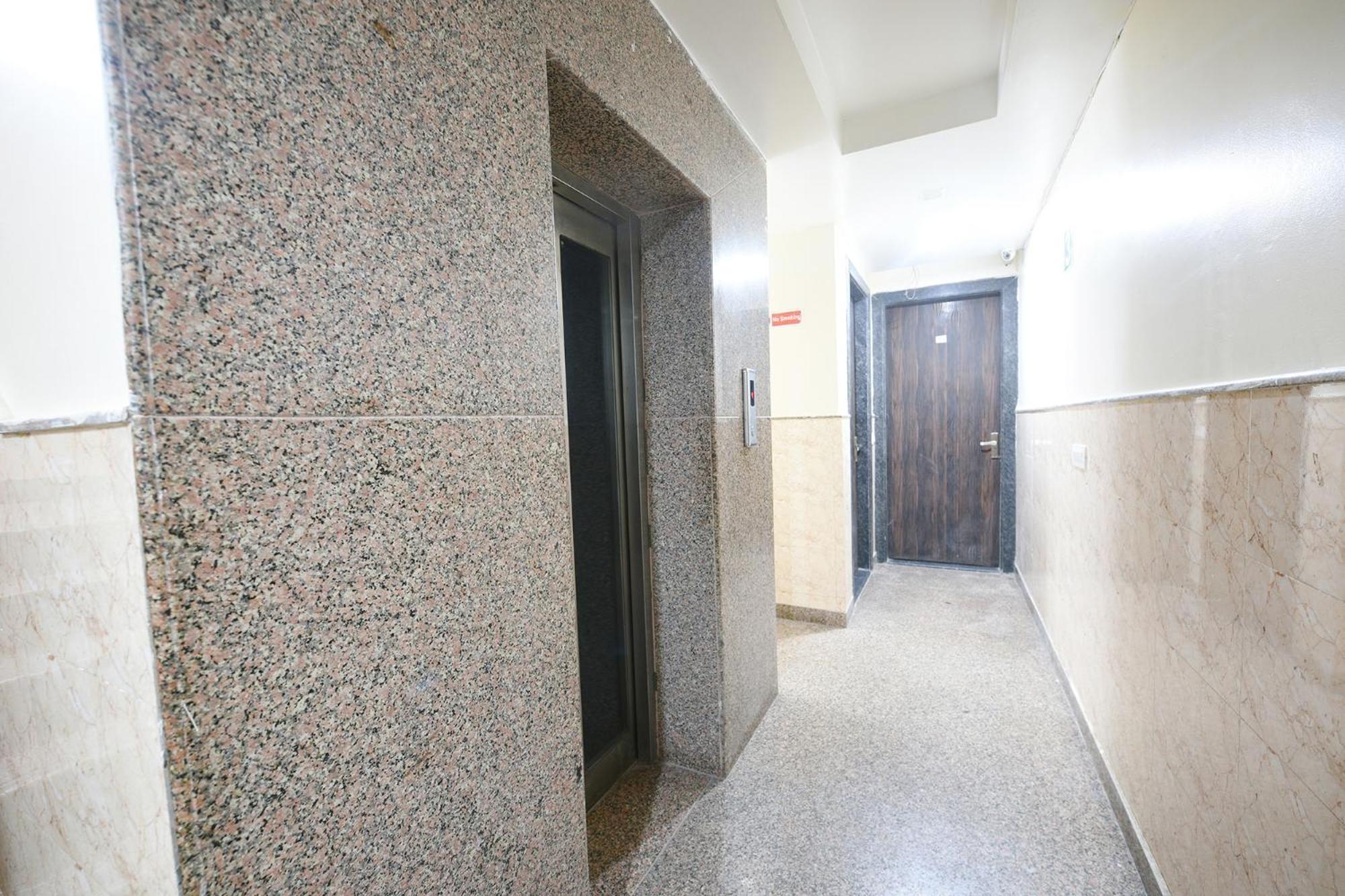 Hotel Fabhotel Moon Light Near Yashobhoomi Convention Centre 3*