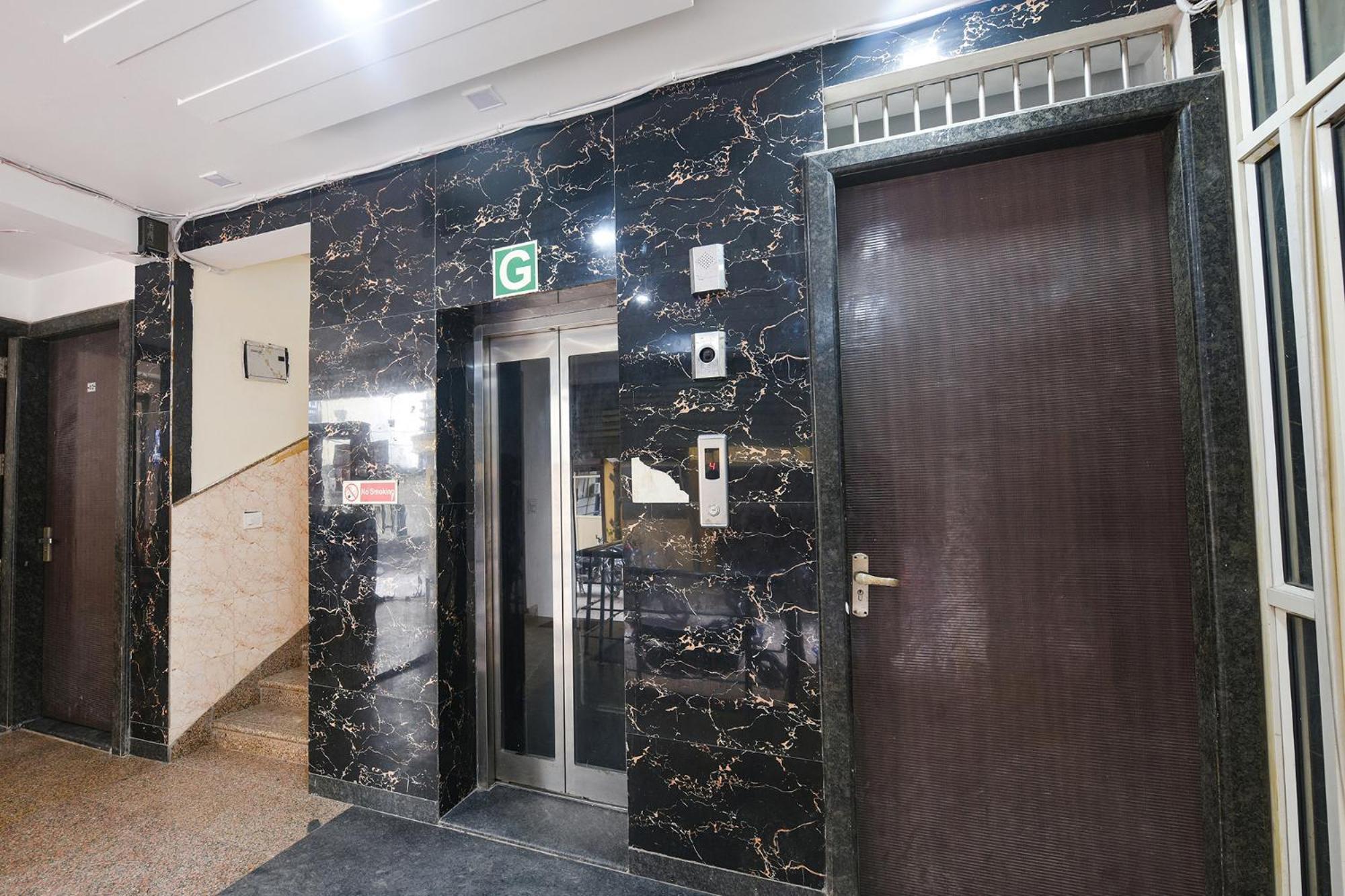 Fabhotel Moon Light Near Yashobhoomi Convention Centre New Delhi