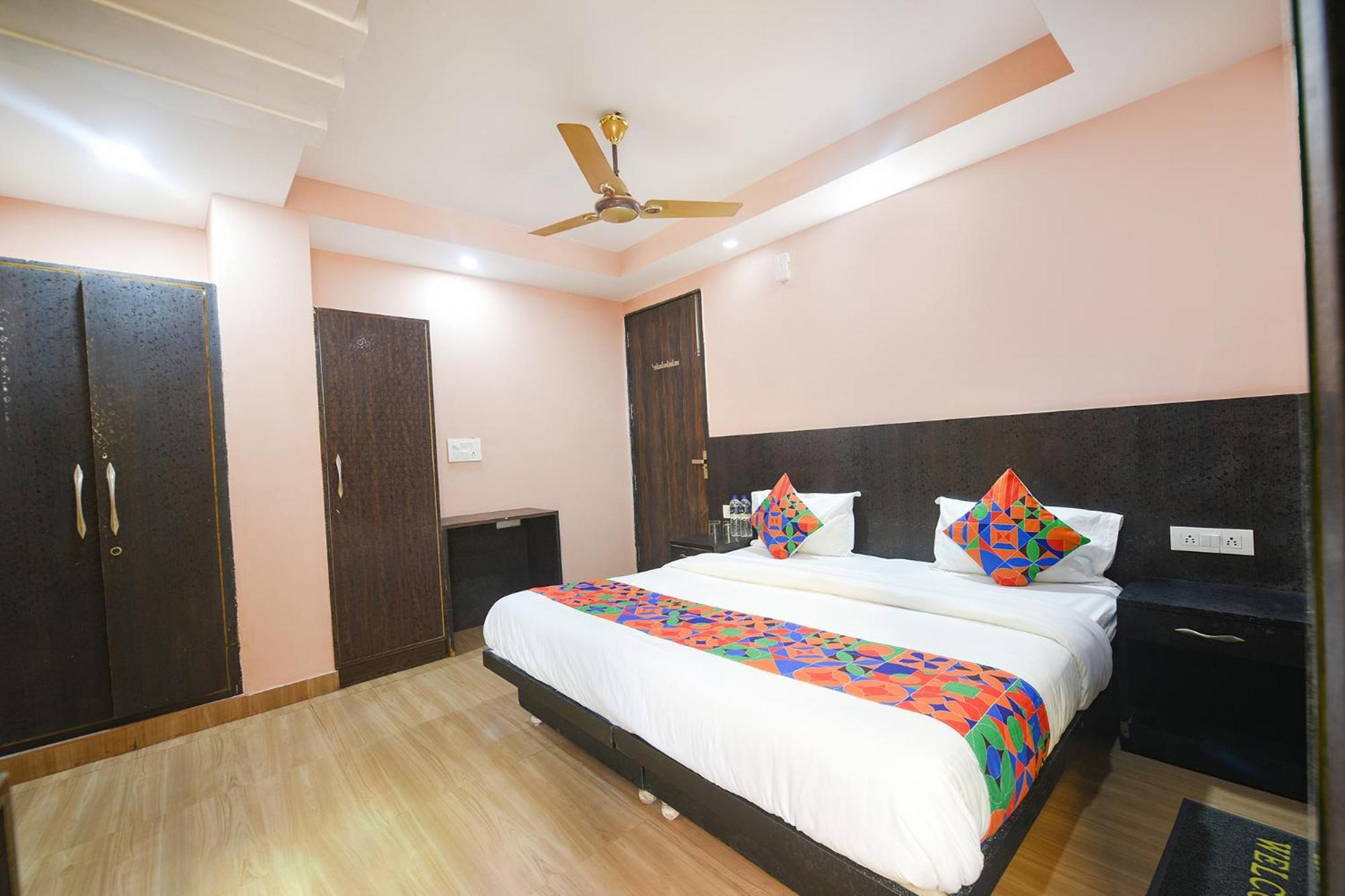 Fabhotel Moon Light Near Yashobhoomi Convention Centre Hotel New Delhi