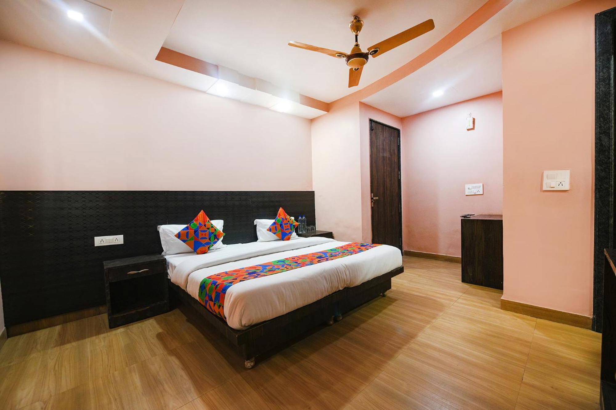 Hotel Fabhotel Moon Light Near Yashobhoomi Convention Centre New Delhi