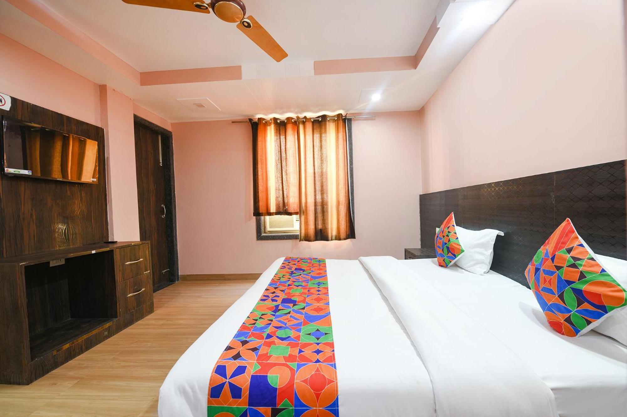 Fabhotel Moon Light Near Yashobhoomi Convention Centre Hotel