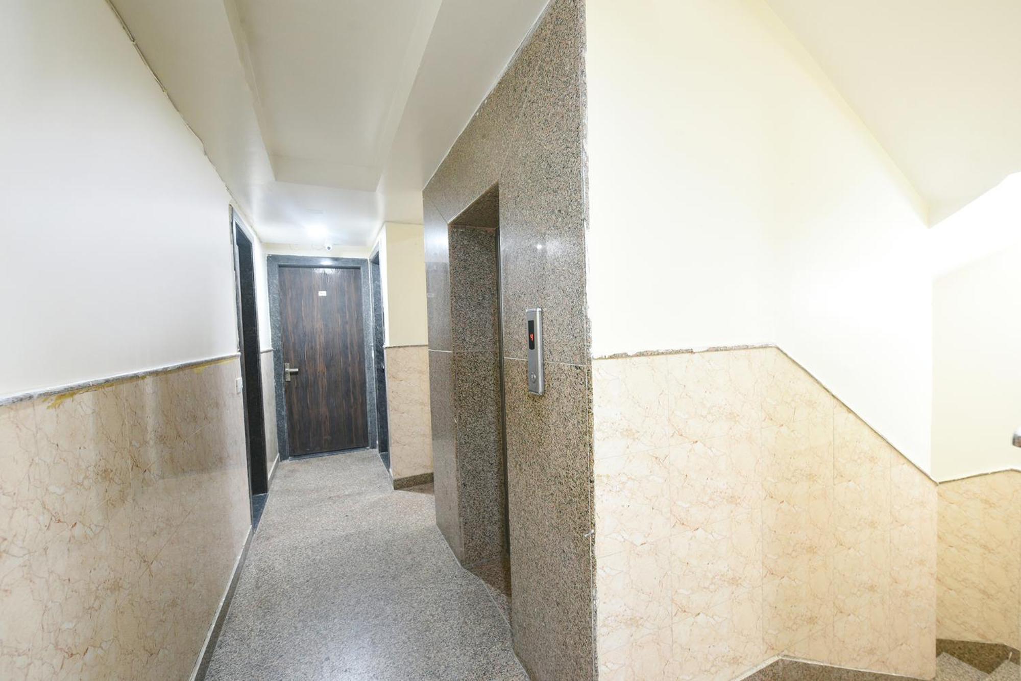 Hotel Fabhotel Moon Light Near Yashobhoomi Convention Centre