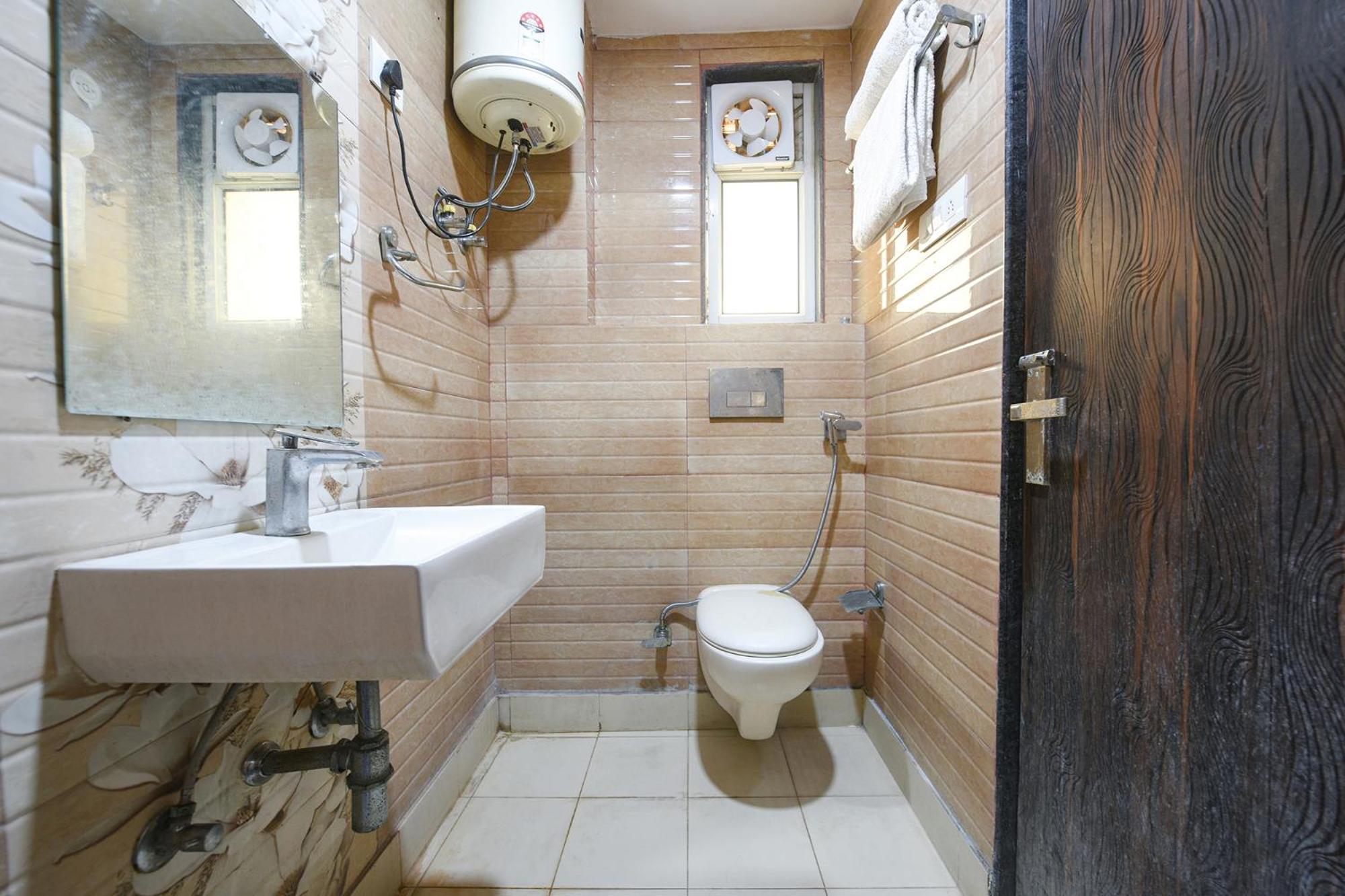 Fabhotel Moon Light Near Yashobhoomi Convention Centre 3*