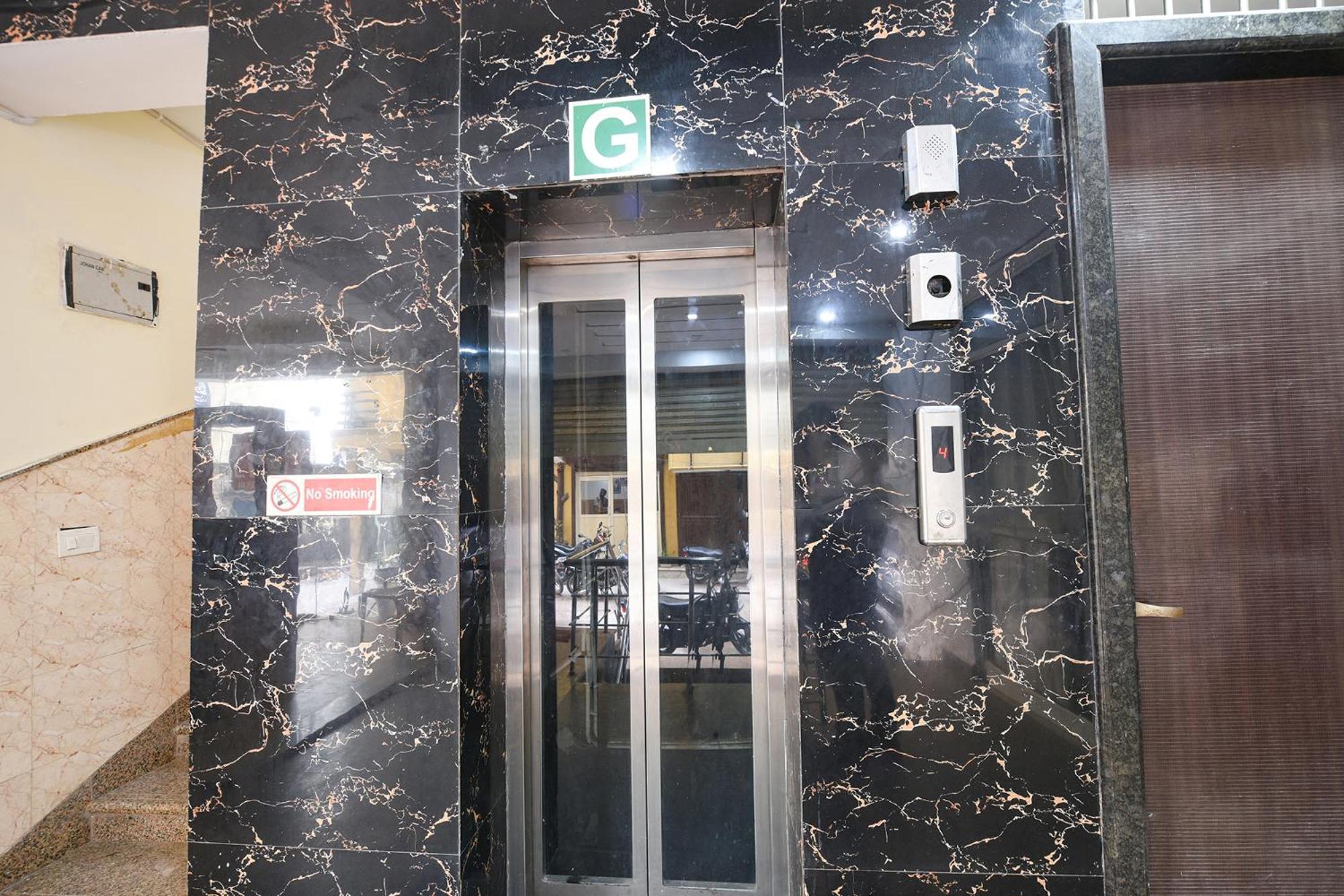 Hotel Fabhotel Moon Light Near Yashobhoomi Convention Centre 3*