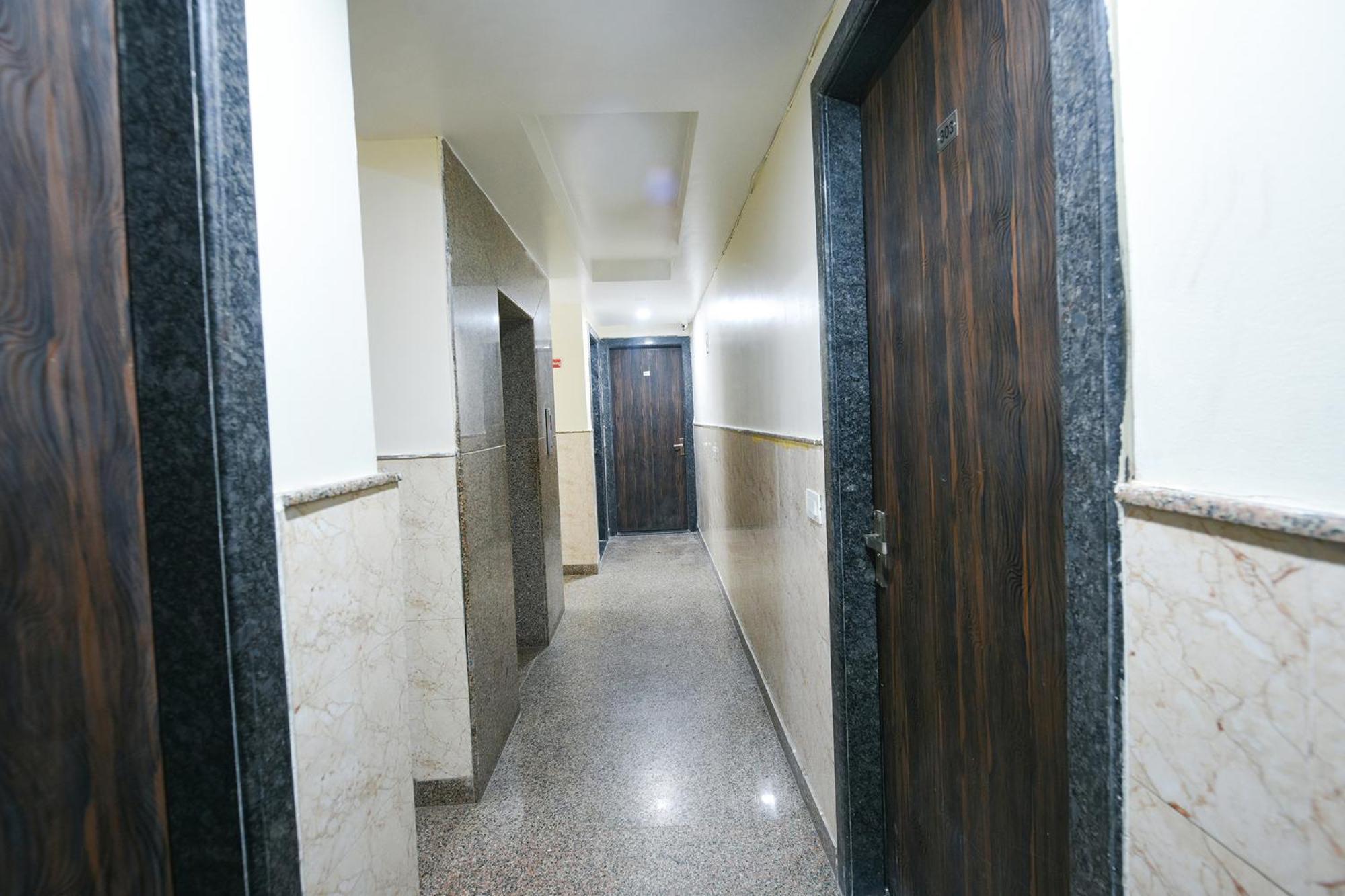 Fabhotel Moon Light Near Yashobhoomi Convention Centre New Delhi